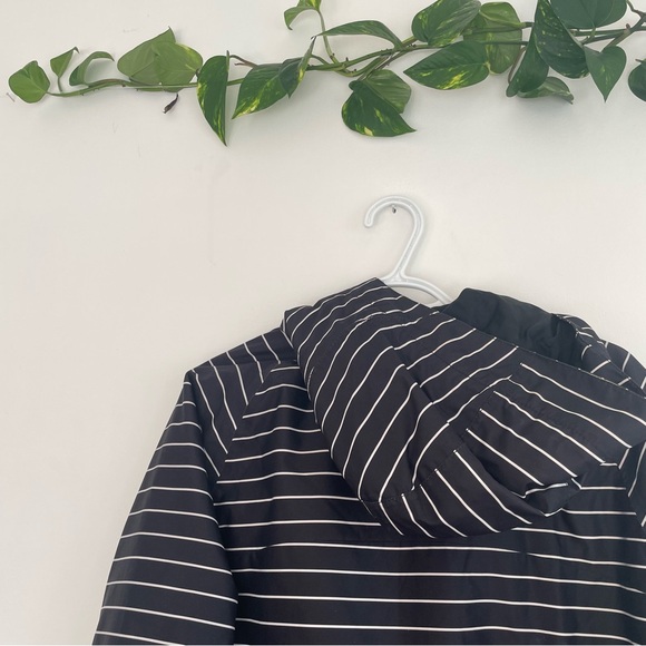 O'Neill Snowboarding Jacket - Picture 4 of 10